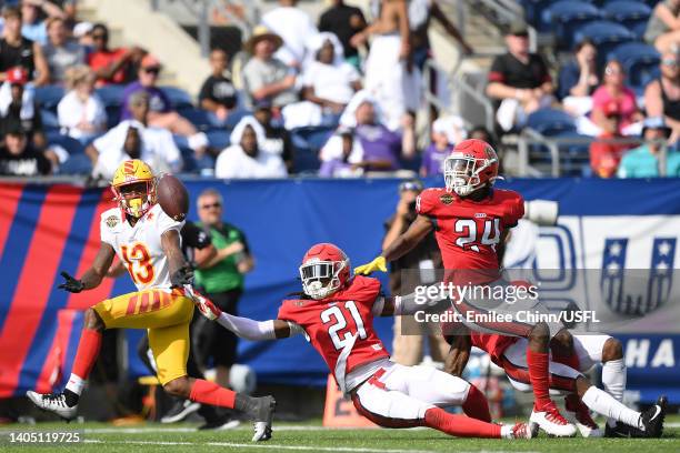 Maurice Alexander of the Philadelphia Stars attempts to catch the ball over Trae Elston and Paris Ford of the New Jersey Generals in the fourth...