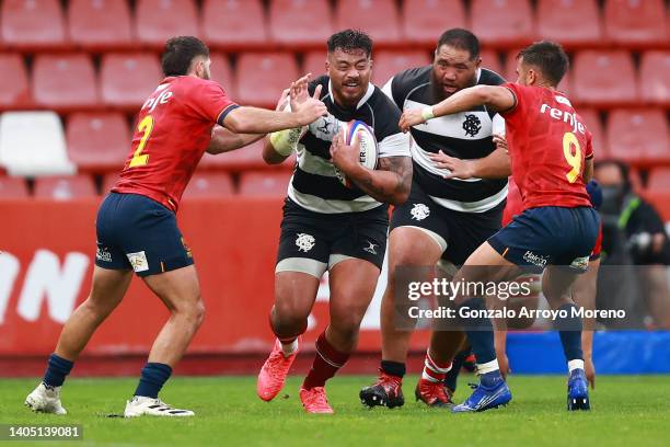 Abraham Papali’i of the Barbarians and his teammate Charlie Faumuina forms a maul with Spain players Santiago Ovejero and Tomas Munilla during the...