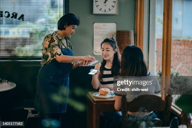 restaurant owner using contactless payment system - qr code food and drink stock pictures, royalty-free photos & images