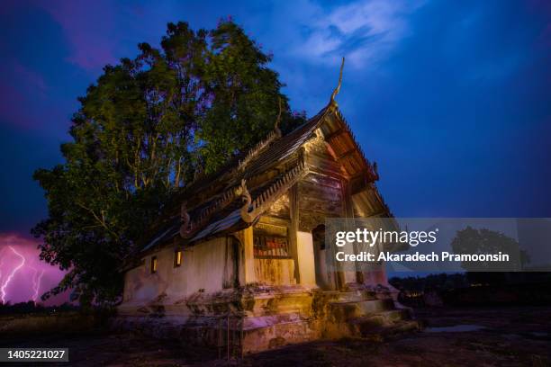 thai temple at night - synagogue exterior stock pictures, royalty-free photos & images