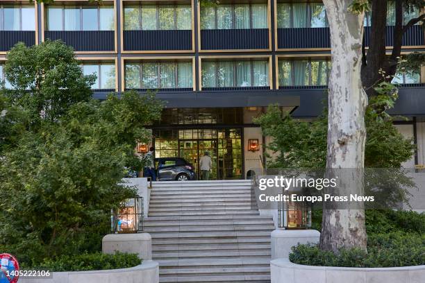 Vista exterior y entrada del hotel de lujo Villa Magna, gestionado por Rosewood Hotels & Resorts, a 26 de junio de 2022, en Madrid, . Este es uno de...