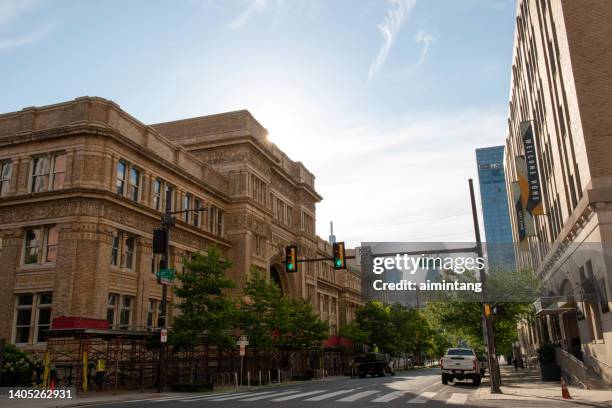 historische gebäude der drexel university in der chestnut street - drexel university stock-fotos und bilder