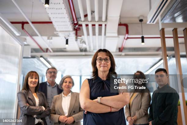 portrait of businesswoman and team in the office - founder of kids company camila batmanghelidjh leaves lbc studios stockfoto's en -beelden