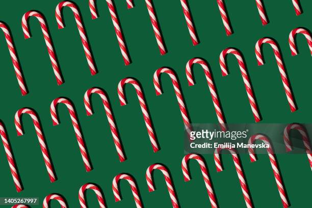 christmas lollipop - zuckerstange stock-fotos und bilder