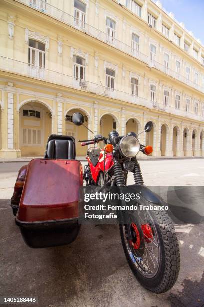 sidecar in cuba - sidecar stock pictures, royalty-free photos & images