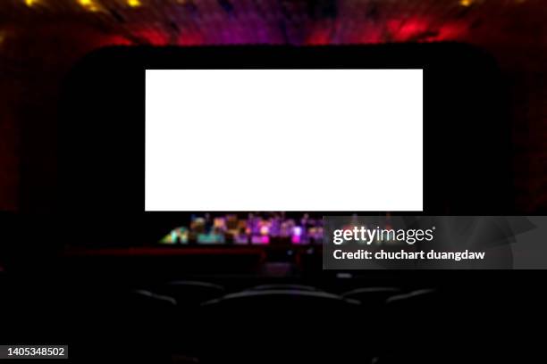 billboard blank advertising banner media display in theater - presentación de la película fotografías e imágenes de stock