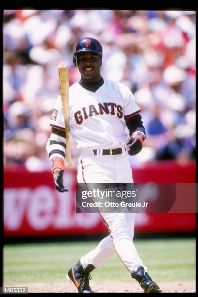 Outfielder Barry Bonds of the San Francisco Giants in action during a game against the Cincinnati Reds at Candlestick Park in San Francisco,...