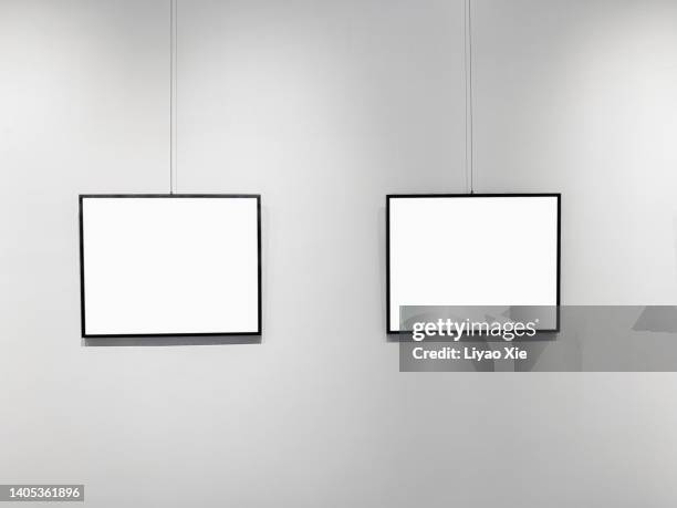 picture frames on the wall - style studio day 1 stockfoto's en -beelden