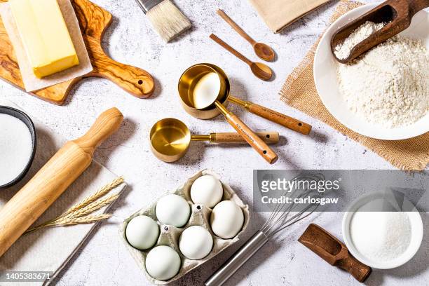 bakery items and ingredients background - ingredienten stockfoto's en -beelden