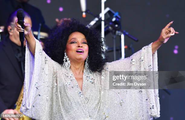 Diana Ross performs on the Pyramid stage during day five of Glastonbury Festival at Worthy Farm, Pilton on June 26, 2022 in Glastonbury, England. The...