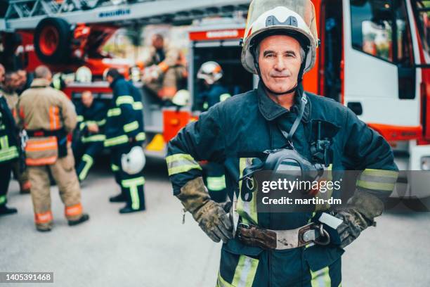 firefighters - brandweerman stockfoto's en -beelden