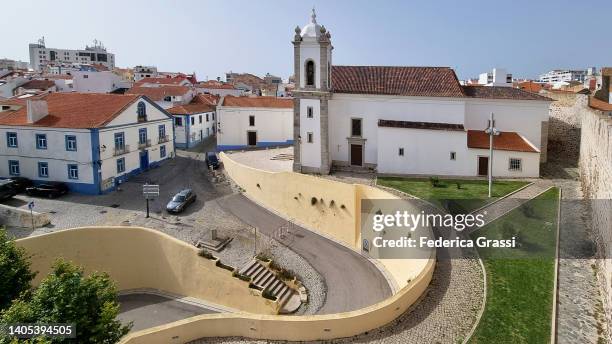 igreja matriz do salvador de sines, catholic church in sines, alentejo, portugal - setúbal district stock pictures, royalty-free photos & images