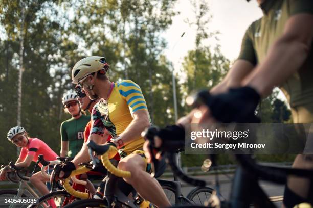group of cyclists - cycling event stock pictures, royalty-free photos & images