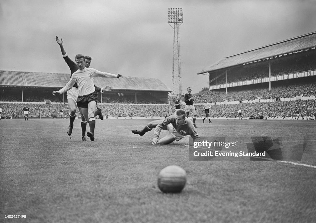 English League Division One - Tottenham Hotspur V Nottingham Forest