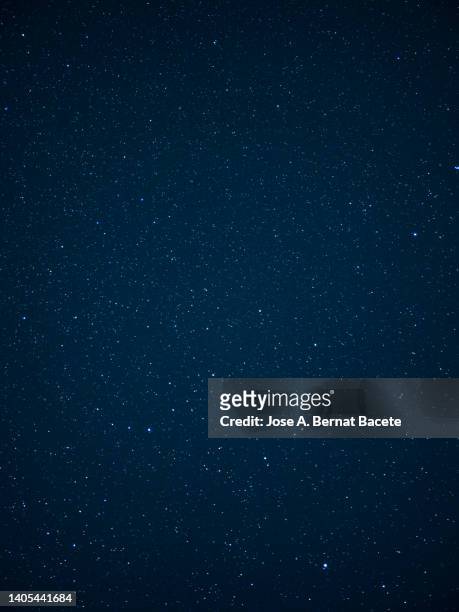 full frame of black night sky with stars. - star field fotografías e imágenes de stock