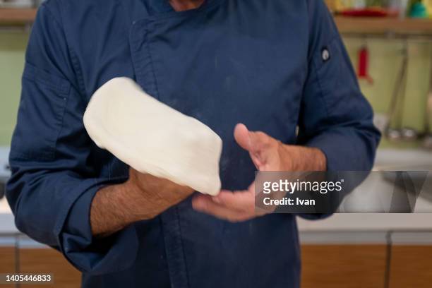 baking process, making, stretching, tossing pizza dough - pizza toss foto e immagini stock