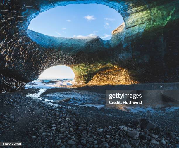 sunrise over ice caves at the breidamerkurjokull glacier, part of the vatnajokull glacier, in the very early hours of the winterday - northern europe foto e immagini stock