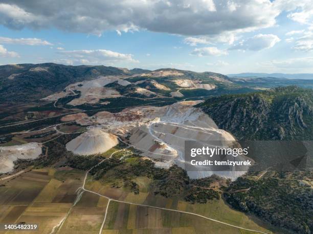 畑前の大理石採石場 - marble quarry ストックフォトと画像