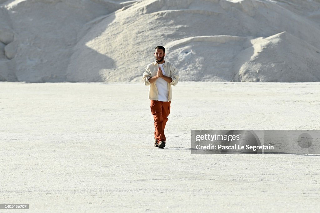 "Le Papier" Jacquemus' Fashion Show : Runway In Arles