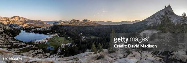 cathedral peak and lower cathedral lake, tuolumne meadows - cathedral imagens e fotografias de stock
