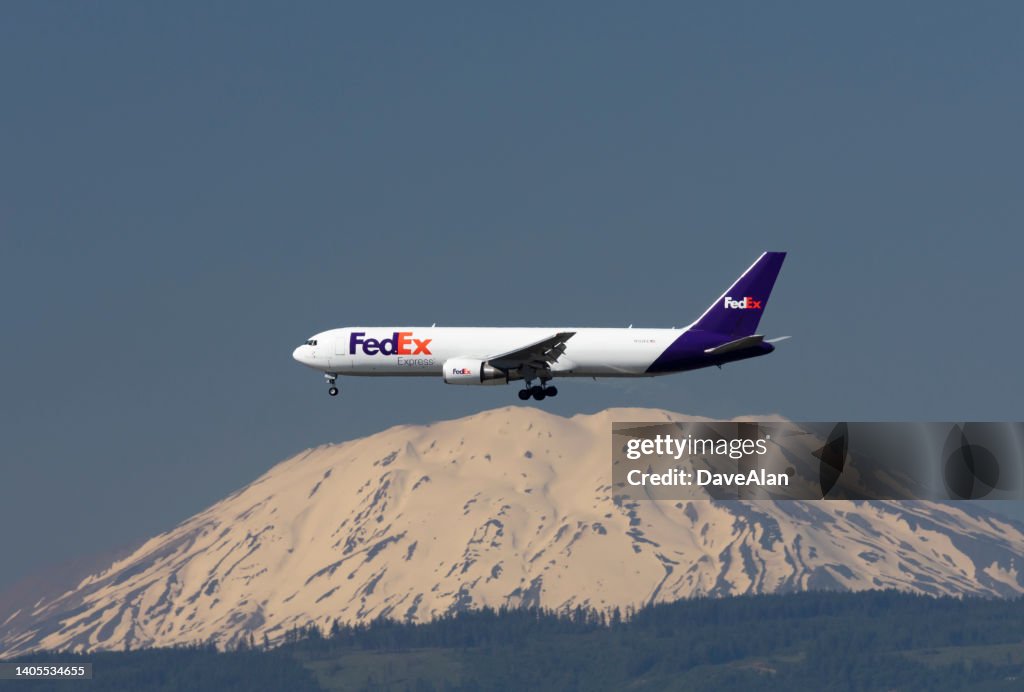 FedEx Express 767 Mount St Helens.