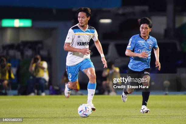 Kenyu Sugimoto of Jubilo Iwata in action under pressure from Ryota Oshima of Kawasaki Frontale during the J.LEAGUE Meiji Yasuda J1 18th Sec. Match...