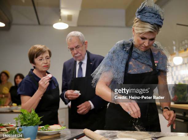 First Lady of Austria Doris Schmidauer and Austrian President Alexander van der Bellen watch Queen Maxima of The Netherlands cook during a visit of...