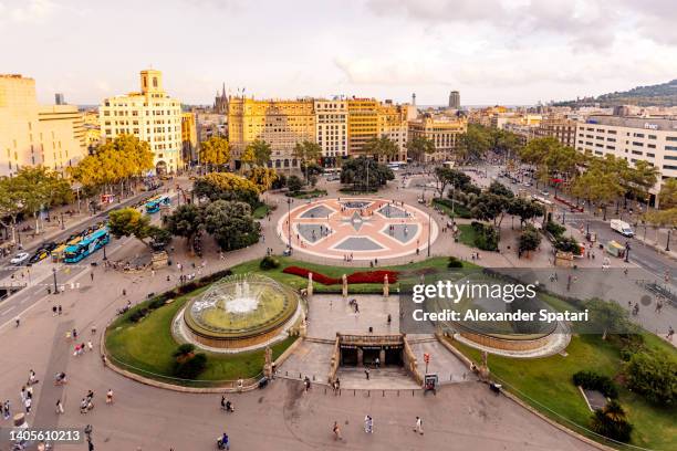 placa de catalunya square seen from above, barcelona, spain - catalonia square stock-fotos und bilder