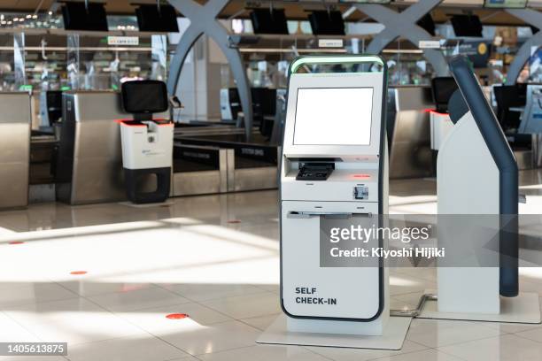 self check in kiosk machine in the modern airport - booth bildbanksfoton och bilder