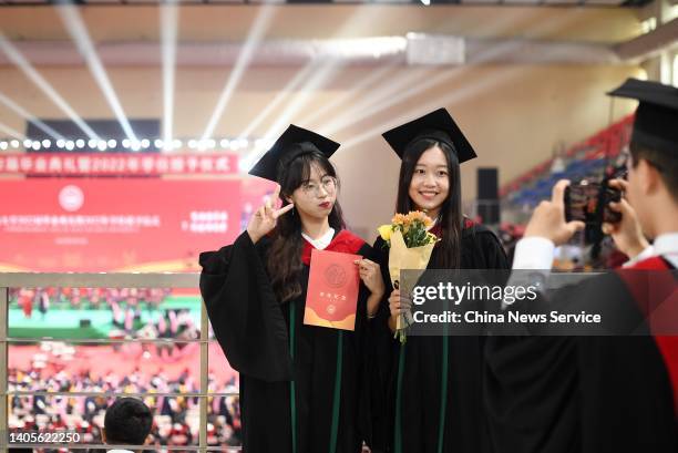 Graduation Gan China Graduate Photos and Premium High Res Pictures - Getty Images