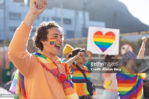 teenage gender rights protestor - diritti degli omosessuali foto e immagini stock