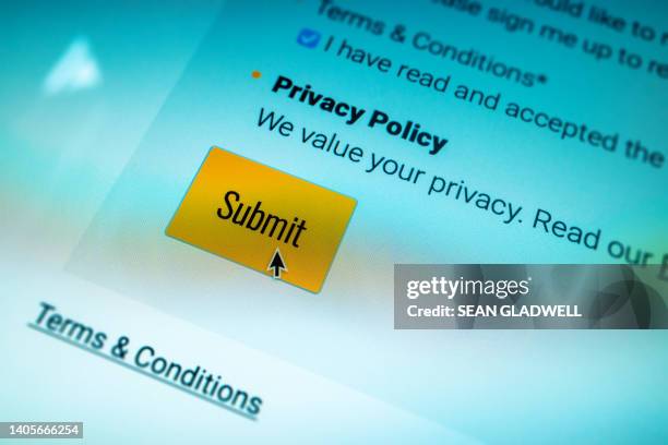privacy policy submit button - privacy screen stock pictures, royalty-free photos & images