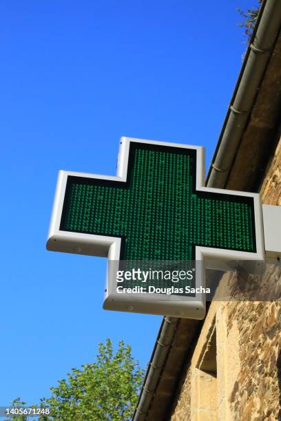 european farmacia building sign (pharmacy) - drive through pharmacy stock pictures, royalty-free photos & images