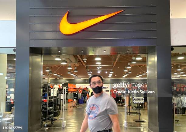 88 fotos e imágenes de Nike Factory Store - Getty