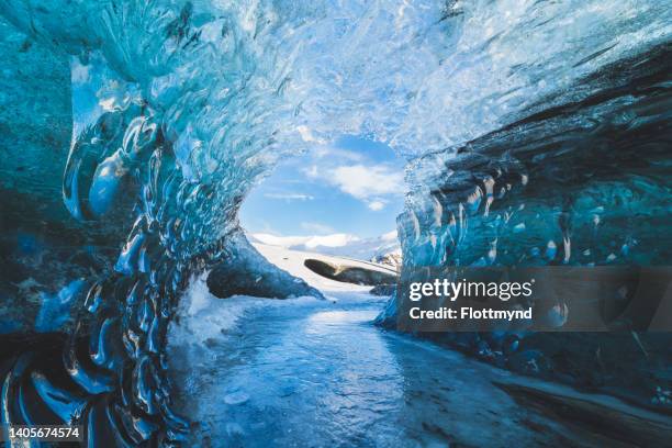 sunrise over ice caves at the breidamerkurjokull glacier, part of the vatnajokull glacier, in the very early hours of the winterday - vatnajokull photos et images de collection