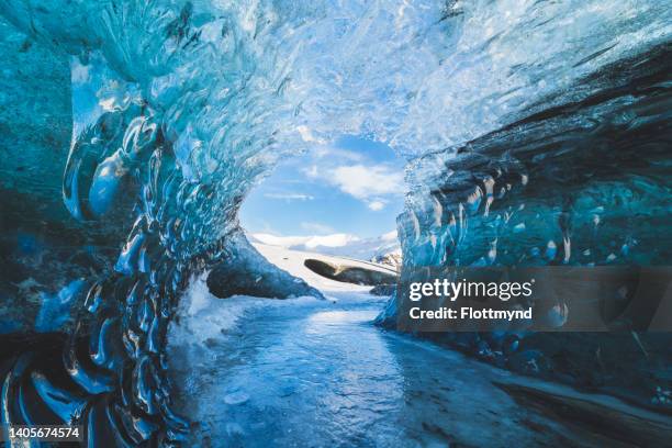 sunrise over ice caves at the breidamerkurjokull glacier, part of the vatnajokull glacier, in the very early hours of the winterday - breidamerkurjokull glacier stockfoto's en -beelden