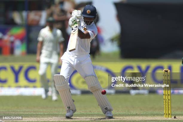 Dimuth Rangana 2,986 Dimuth Karunaratne Photos Stock Photos, High-Res Pictures, and ...