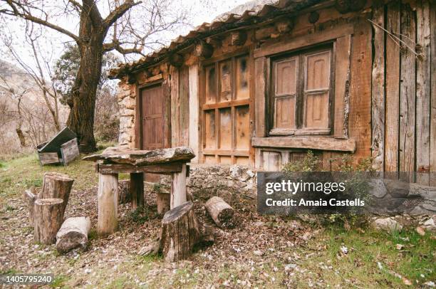 cabaña de madera - cabaña stock-fotos und bilder