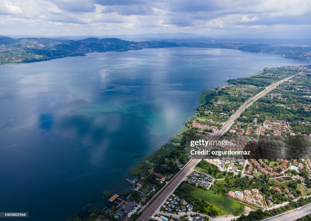 Vue aérienne du quartier de Beykoz avec la mer de Marmara, Istanbul, Turkiye