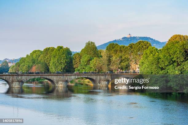 scenic view of po river in turin city italy - torino ita stock-fotos und bilder