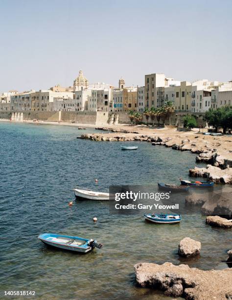 seafront of old town trapani in sicily - straße von messina stock-fotos und bilder