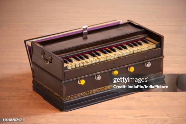 close-up portrait of harmonium, indian traditional classical music instrument - harmonium stock-fotos und bilder