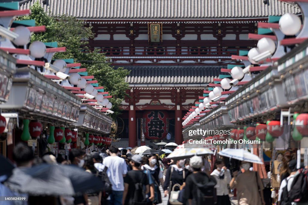 Asakusa's Restaurant Alley Opens As Tokyo Awaits Tourists