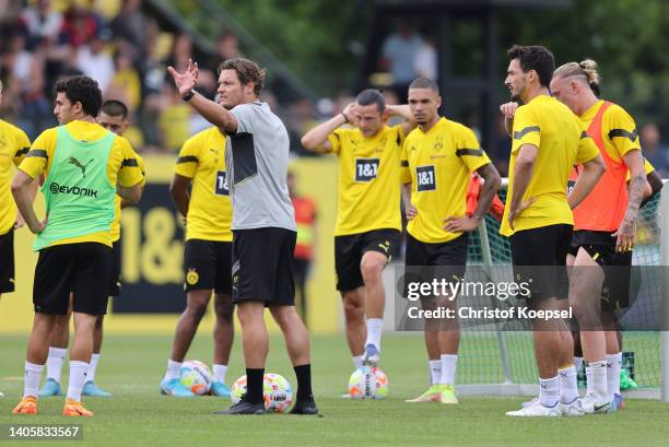 Head coach Edin Terzic speaks to the team during a training session at training ground Hohenbuschei on June 29, 2022 in Dortmund, Germany. Borussia...