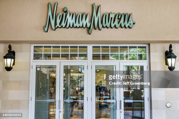 936 Neiman Marcus Storefront Stock Photos, High-Res Pictures, and Images -  Getty Images