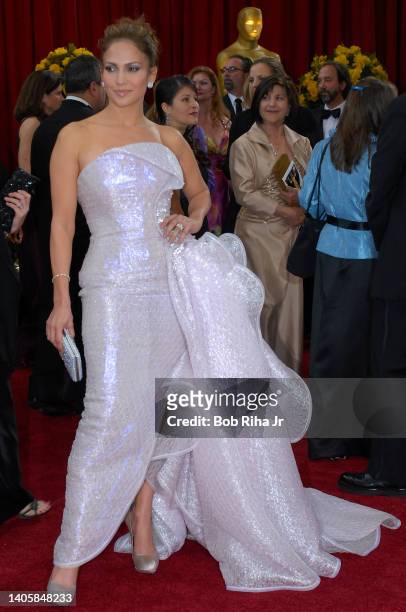 Jennifer Lopez arrives at the 82nd annual Academy Awards at the Kodak Theatre, March 7, 2010 in Los Angeles, California.