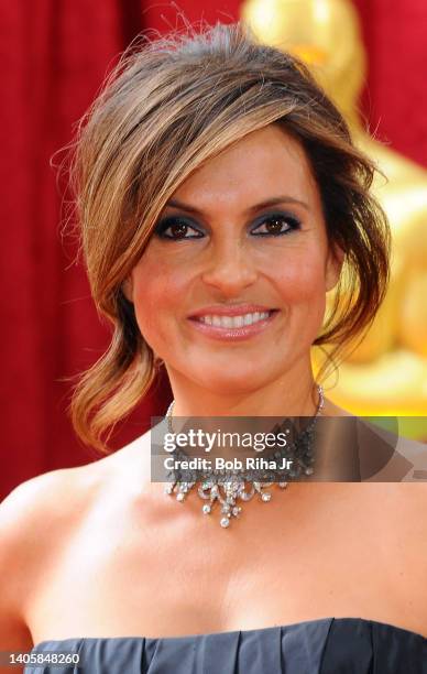 Mariska Hargitay arrives on the red carpet during the 82nd Academy Awards, March 7, 2010 in Los Angeles, California.