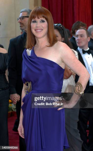 Molly Ringwald arrives on the red carpet during the 82nd Academy Awards, March 7, 2010 in Los Angeles, California.