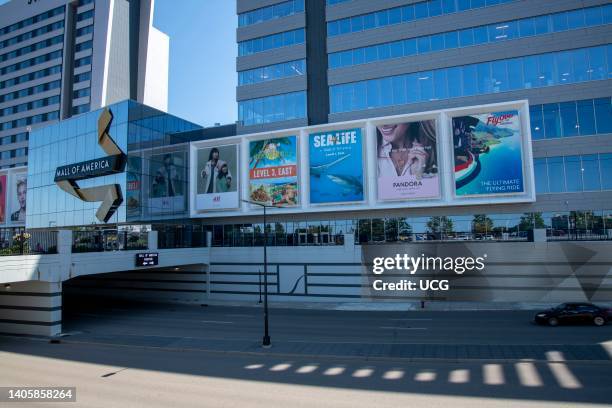 Bloomington, Minnesota, Mall of America, One of the largest malls in the world it is home to over 500 stores.