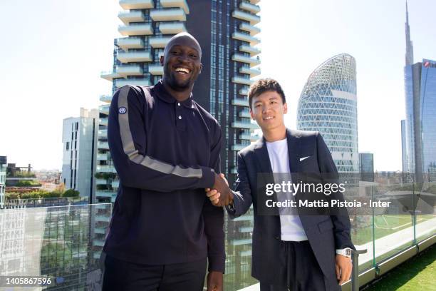 Romelu Lukaku of FC Internazionale and president of FC Internazionale Steven Zhang shake hands at FC Internazionale headquarters on June 29, 2022 in...